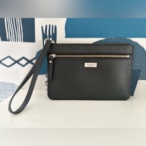 Kate Spade Black Leather Wristlet // Laurel Way Tinie S338
